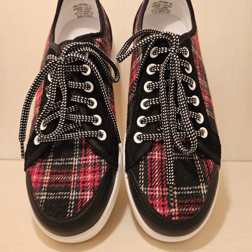 TRAQ by Alegria Lyriq Tartan Plaid Sneakers Sz 9 Flannel Black Leather Suede New